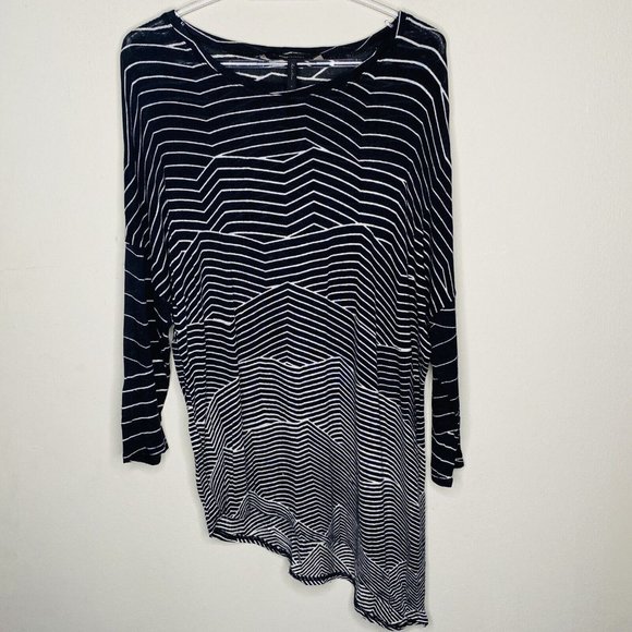 BCBG MaxAzria Sweater Women M Black White Striped Asymmetrical Hem - Picture 1 of 7